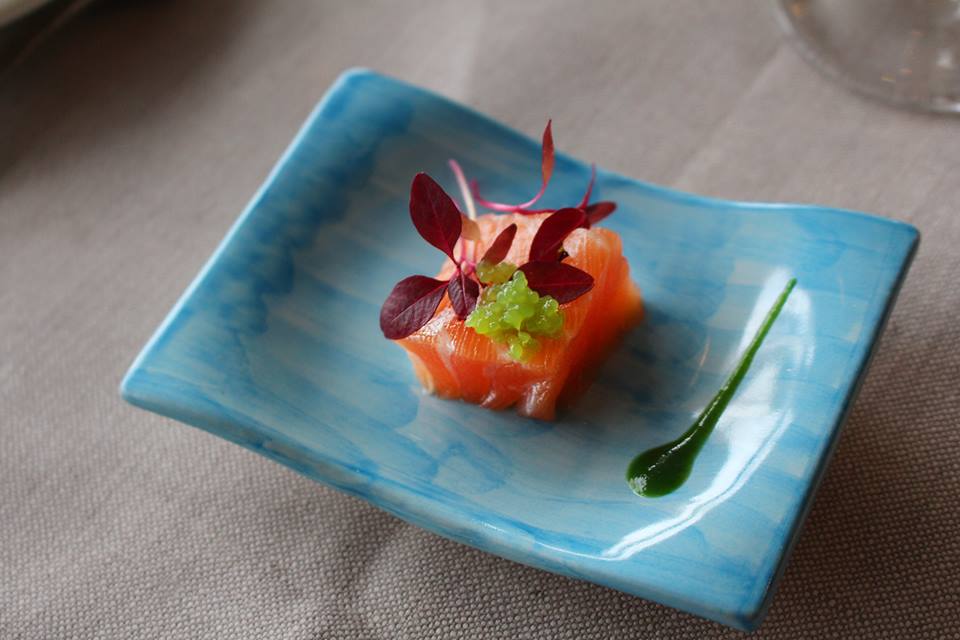 Salmone marinato, wasabi e salsa al prezzemolo